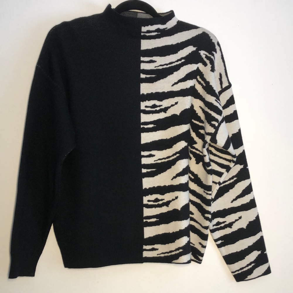 Frank Lyman Womens Knit Sweater Size Small Animal Print Zebra Cowl